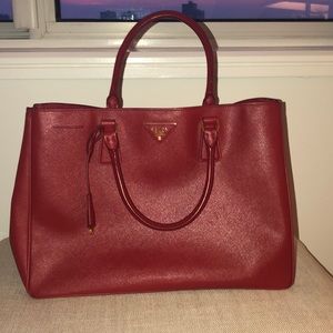Prada Saffiano red tote ( medium )